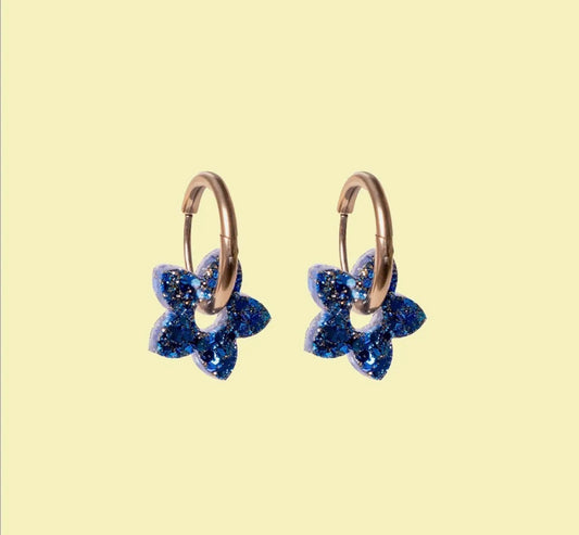 Boucle d’oreille mini fleur