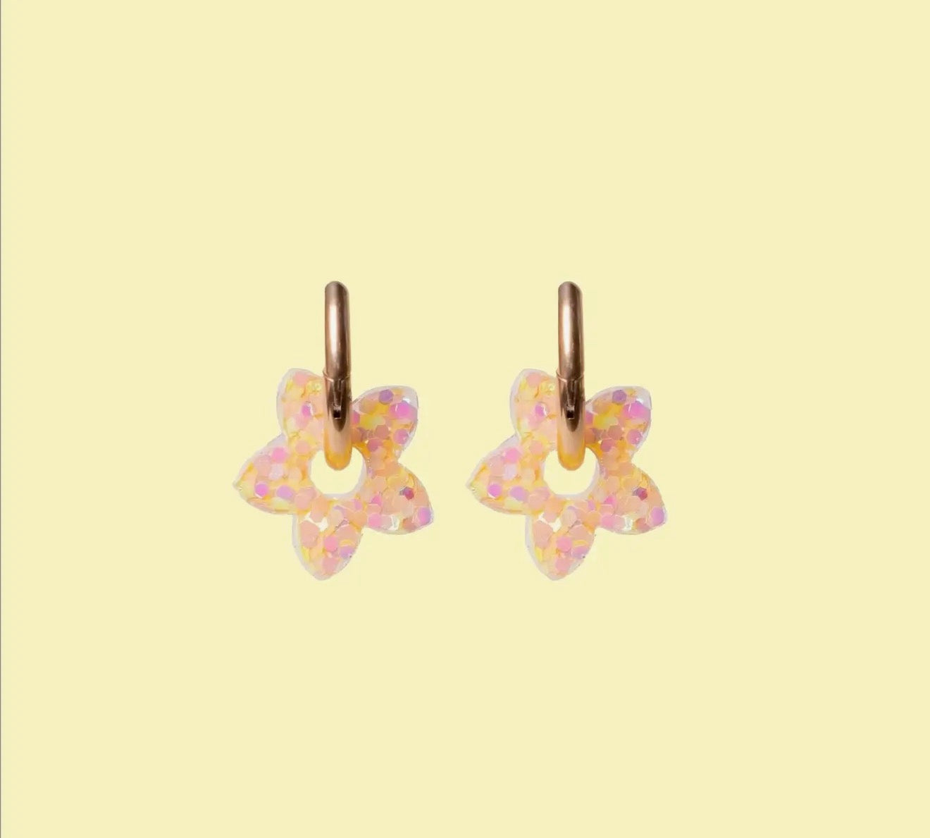 Boucle d’oreille mini fleur