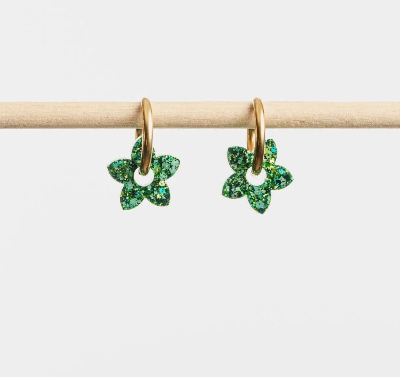 Boucle d’oreille mini fleur